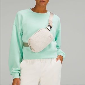 NWOT Lululemon sherpa fleece belt bag